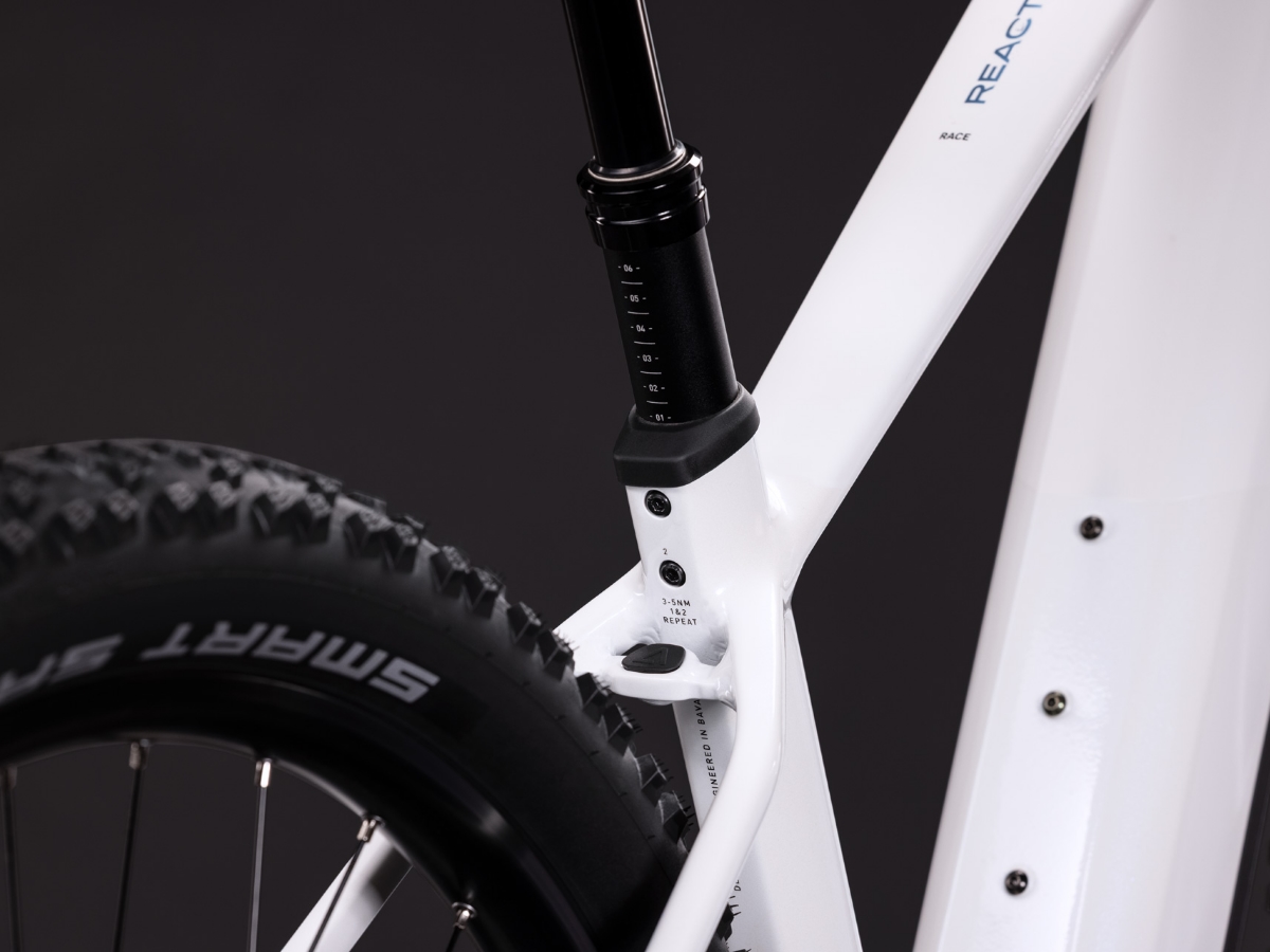 Cube Reaction Hybrid Race 800 snow´n´black 2027