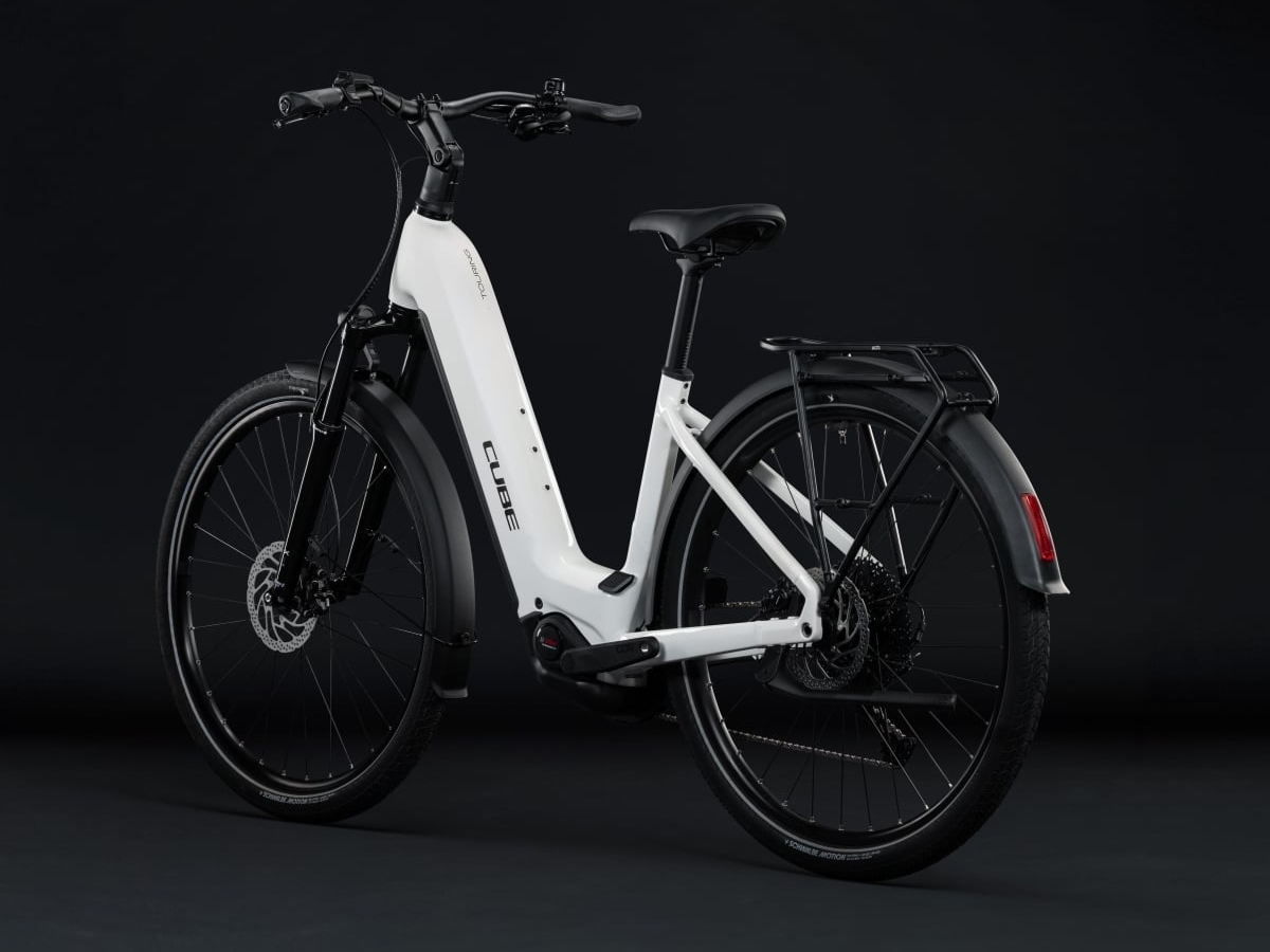 Cube Touring Hybrid ONE 600 Easy Entry metallicwhite´n´chrome 2027