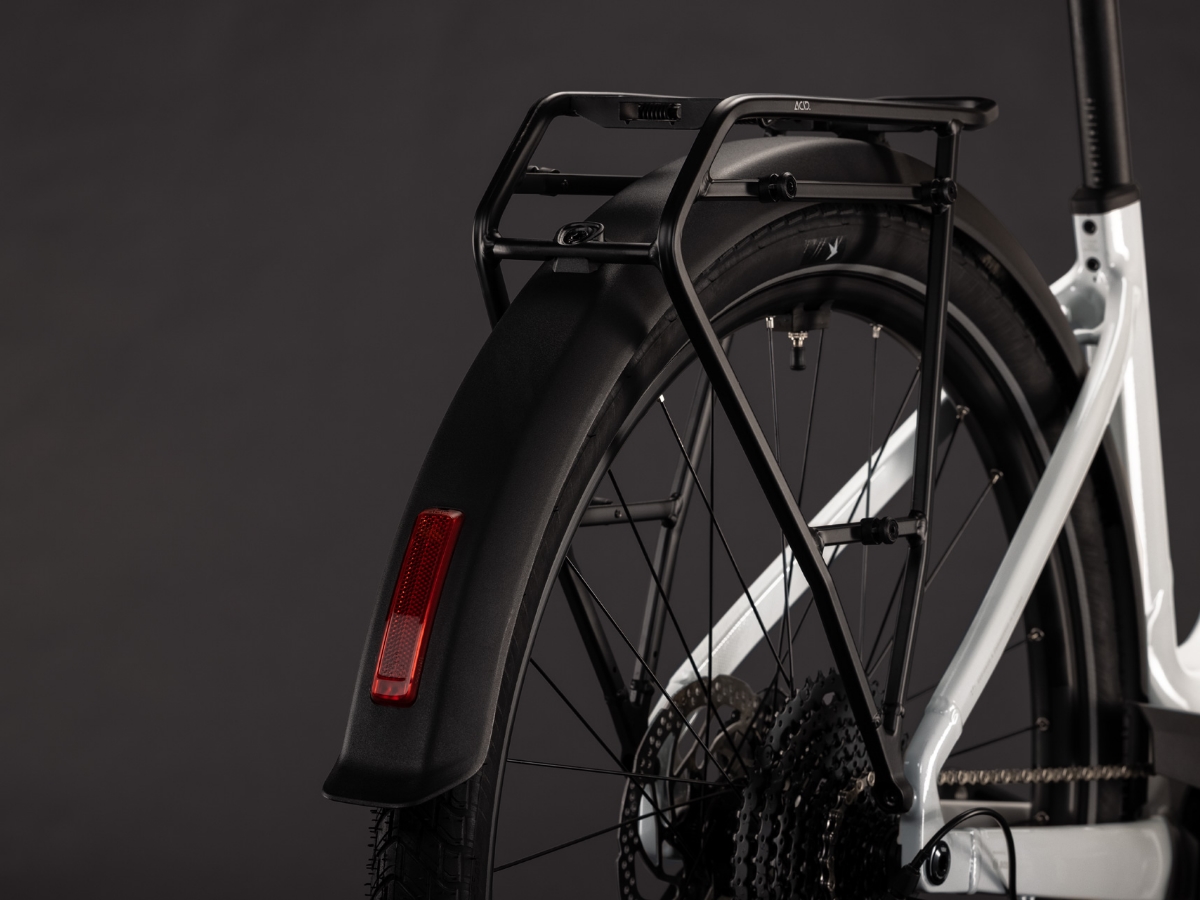 Cube Touring Hybrid ONE 600 Easy Entry metallicwhite´n´chrome 2027