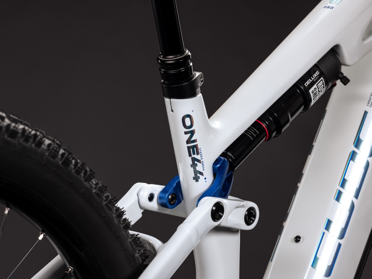 Cube Stereo Hybrid ONE44 HPC Pro 800 metallicwhite´n´blue 2027