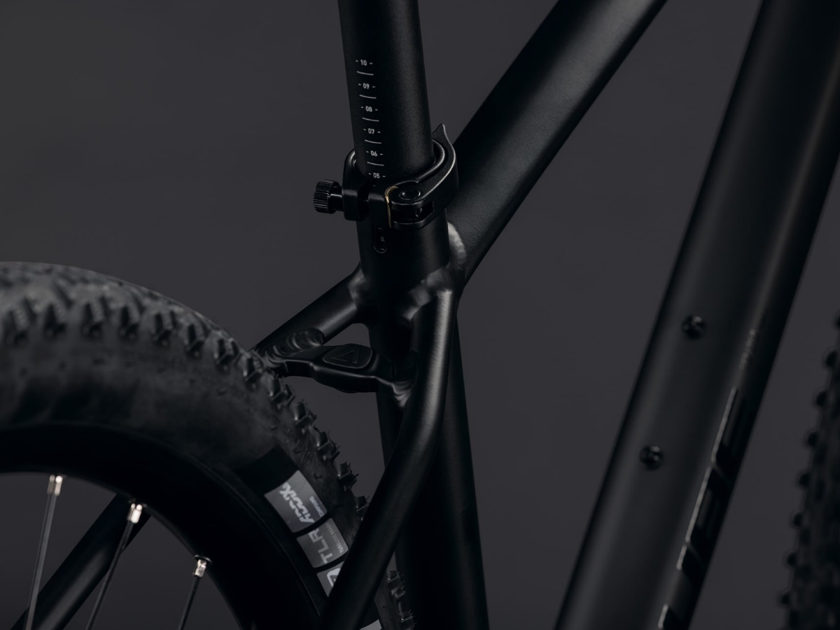 Cube Aim SLT soot´n´black 2027