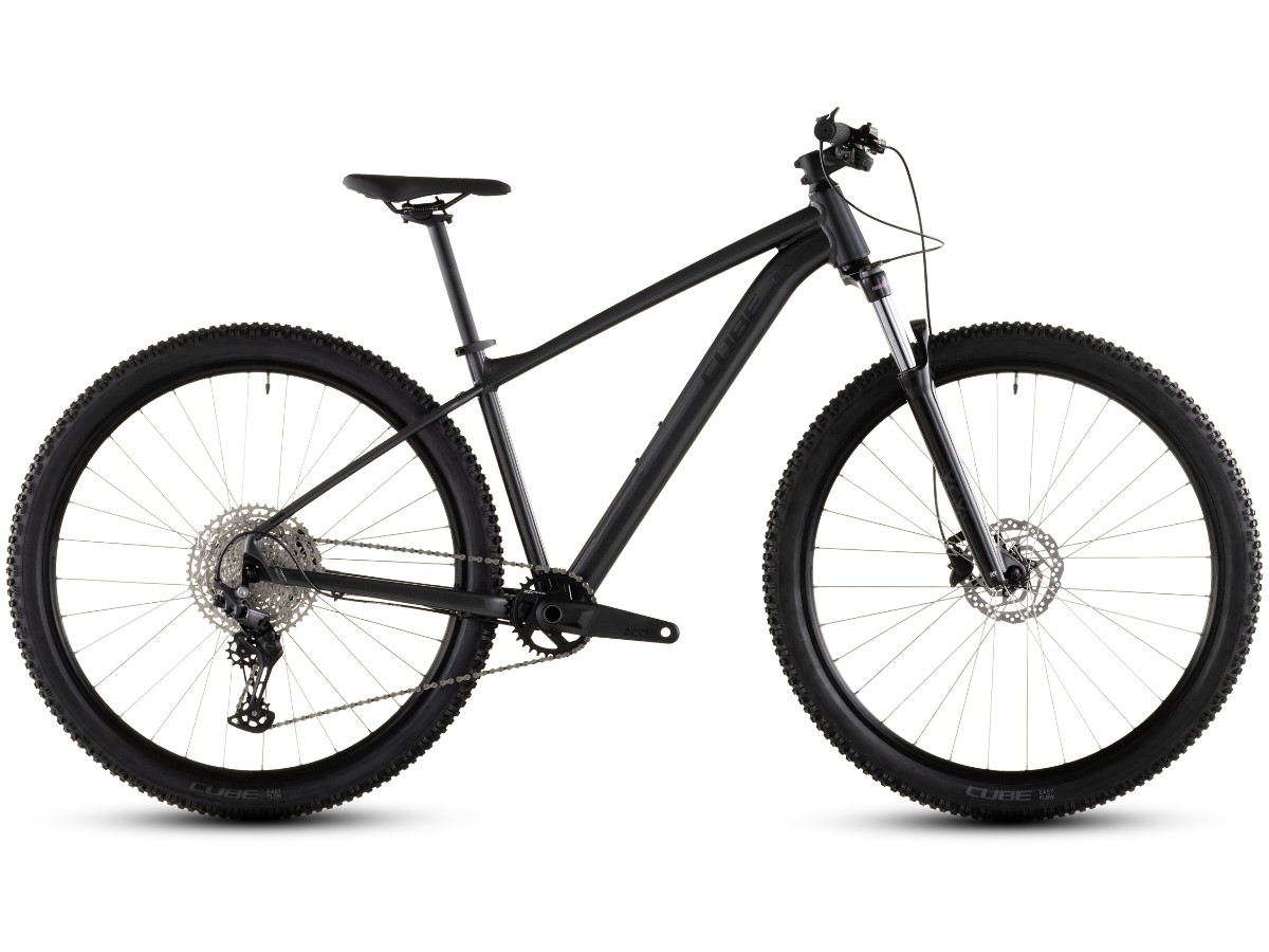 Cube Aim SLX slateblack´n´black 2026 bei Fahrrad Hoblik, Fahrrad-Spezialist aus Brand-Erbisdorf seit 1988, online kaufen Cube Aim SLX slateblack´n´black 2026 bei Fahrrad Hoblik, Fahrrad-Spezialist aus Brand-Erbisdorf seit 1988, online kaufen