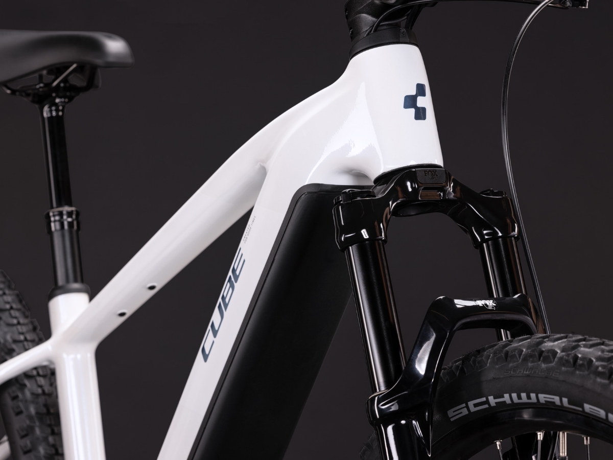 Cube Reaction Hybrid Race 800 snow´n´black 2027