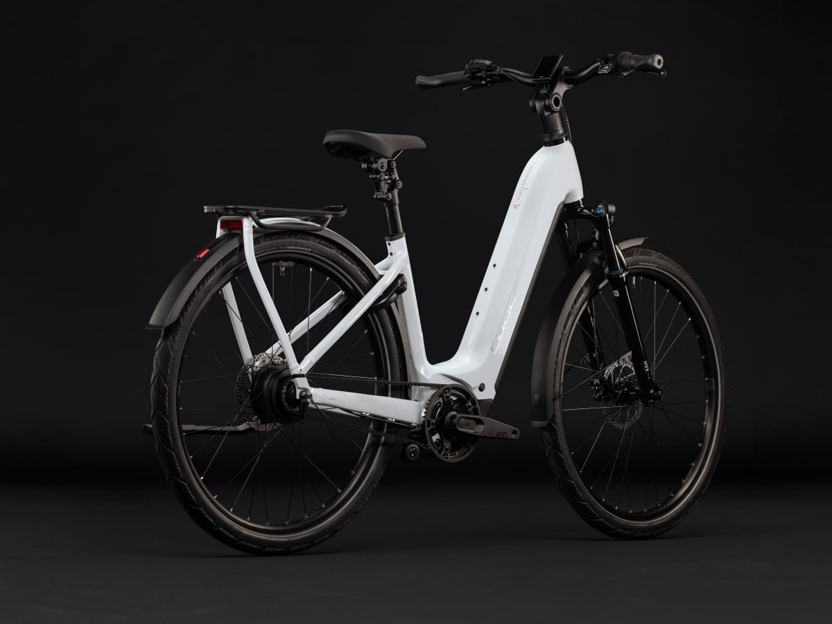 Cube Kathmandu Hybrid Deluxe Pro 800 Easy Entry metallicwhite´n´chrome 2027