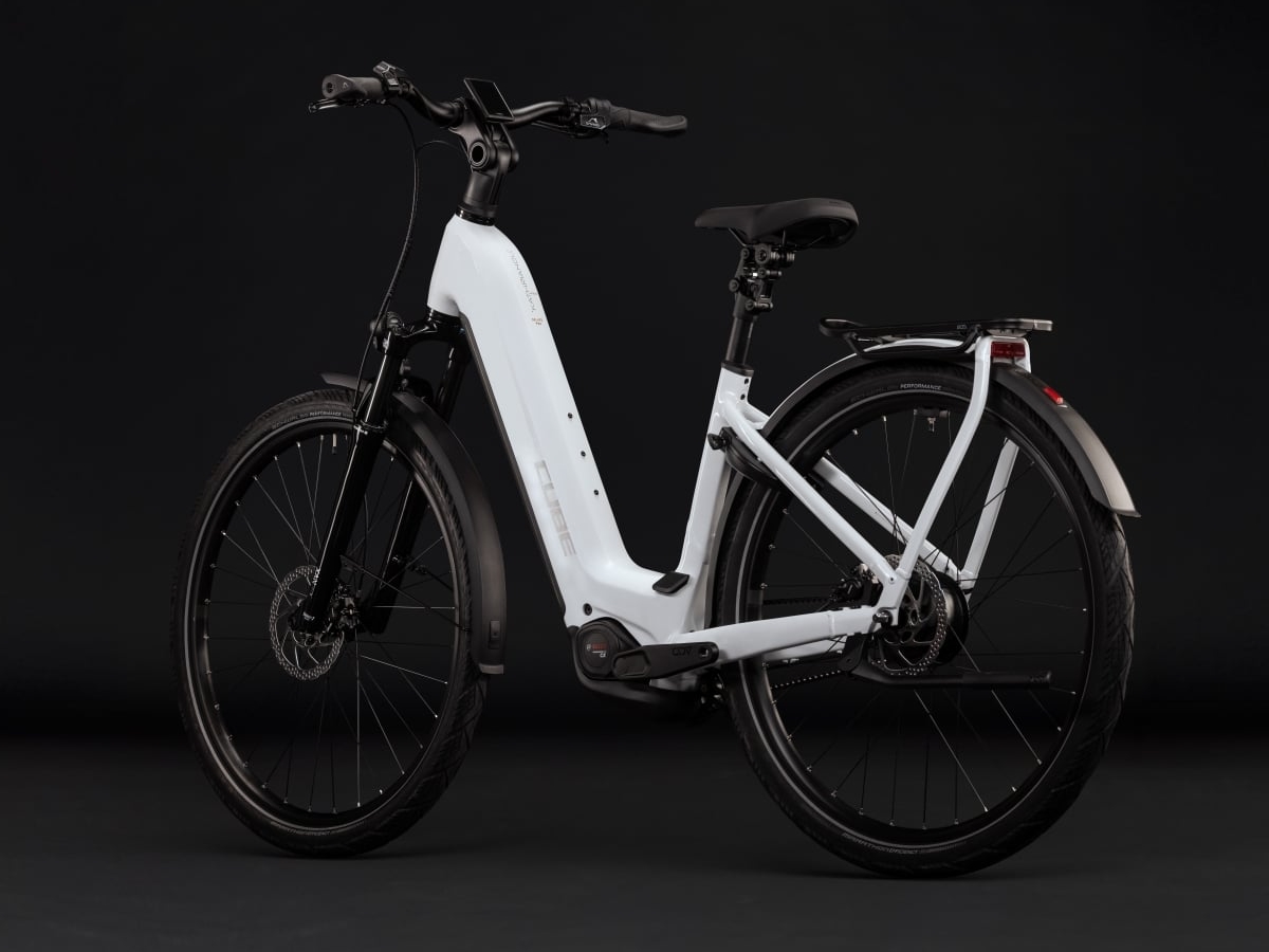 Cube Kathmandu Hybrid Deluxe Pro 800 Easy Entry metallicwhite´n´chrome 2027