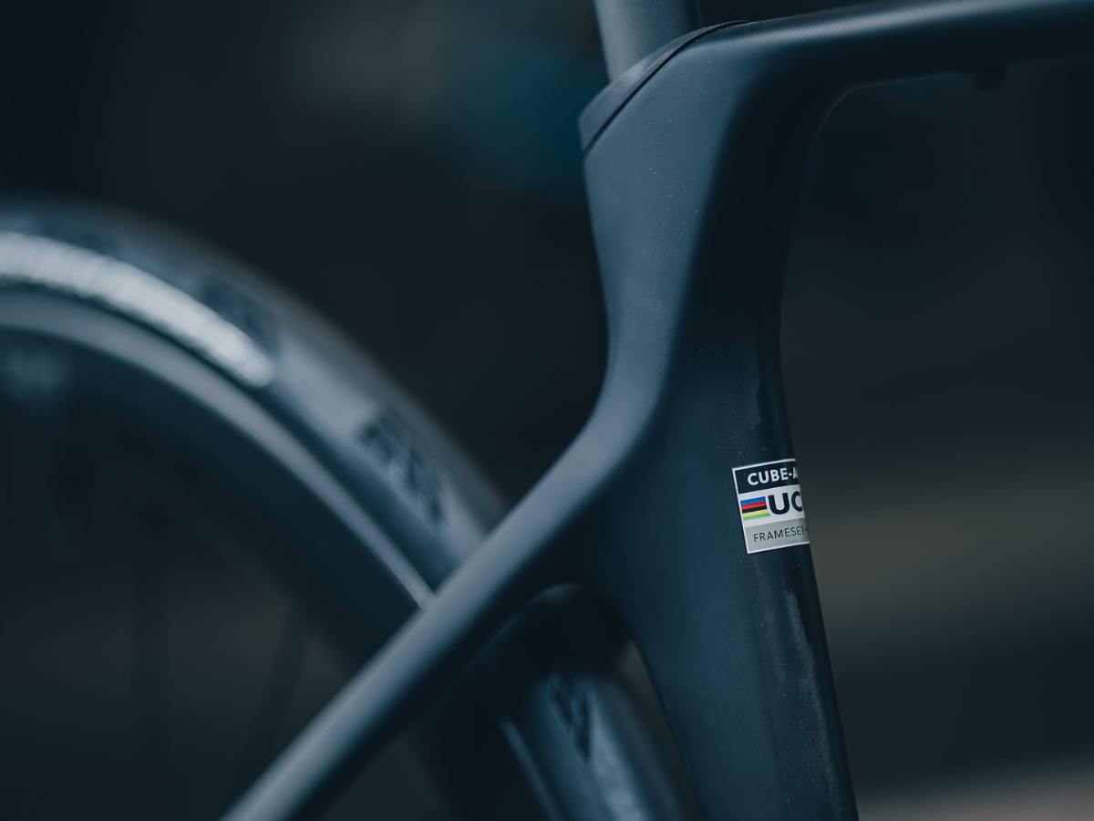 Cube Agree C:62 Pro carbon´n´black 2027