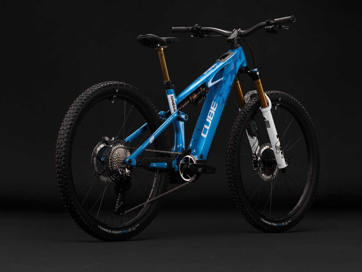 Cube Stereo Hybrid ONE44 HPC AT 800 actionteam 2027