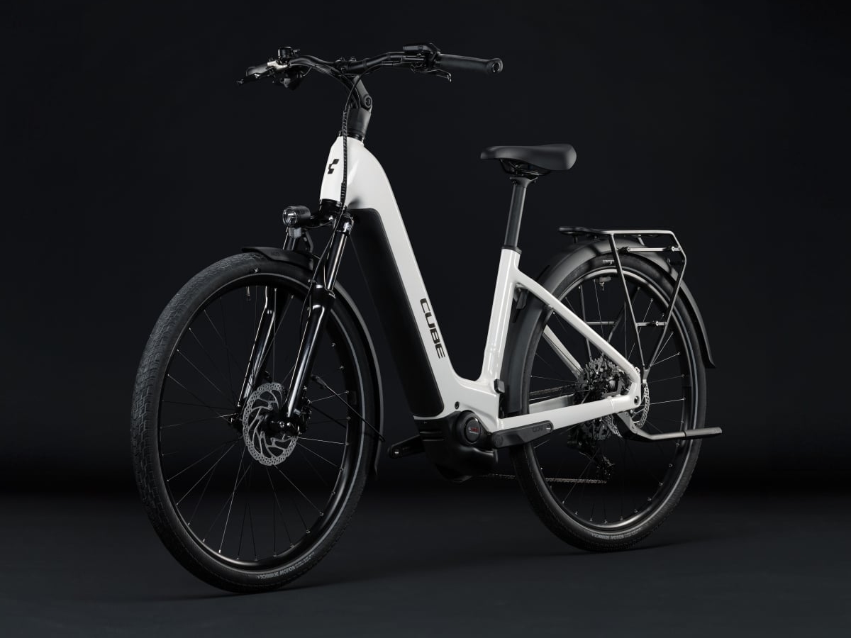Cube Touring Hybrid ONE 600 Easy Entry metallicwhite´n´chrome 2027