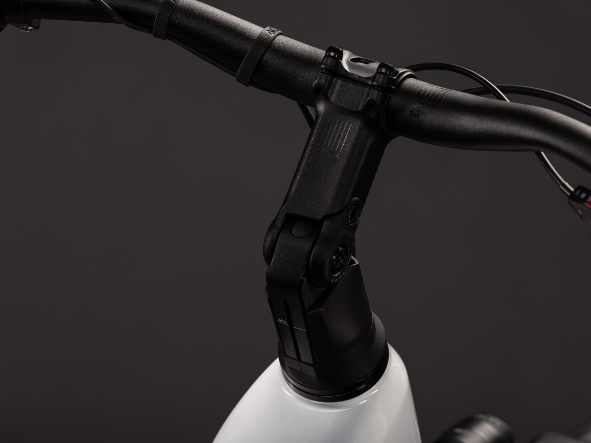 Cube Touring Hybrid ONE 600 Easy Entry metallicwhite´n´chrome 2027