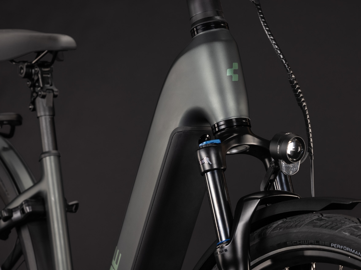 Cube Kathmandu Hybrid Deluxe Pro 800 Easy Entry blackforest´n´chrome 2027