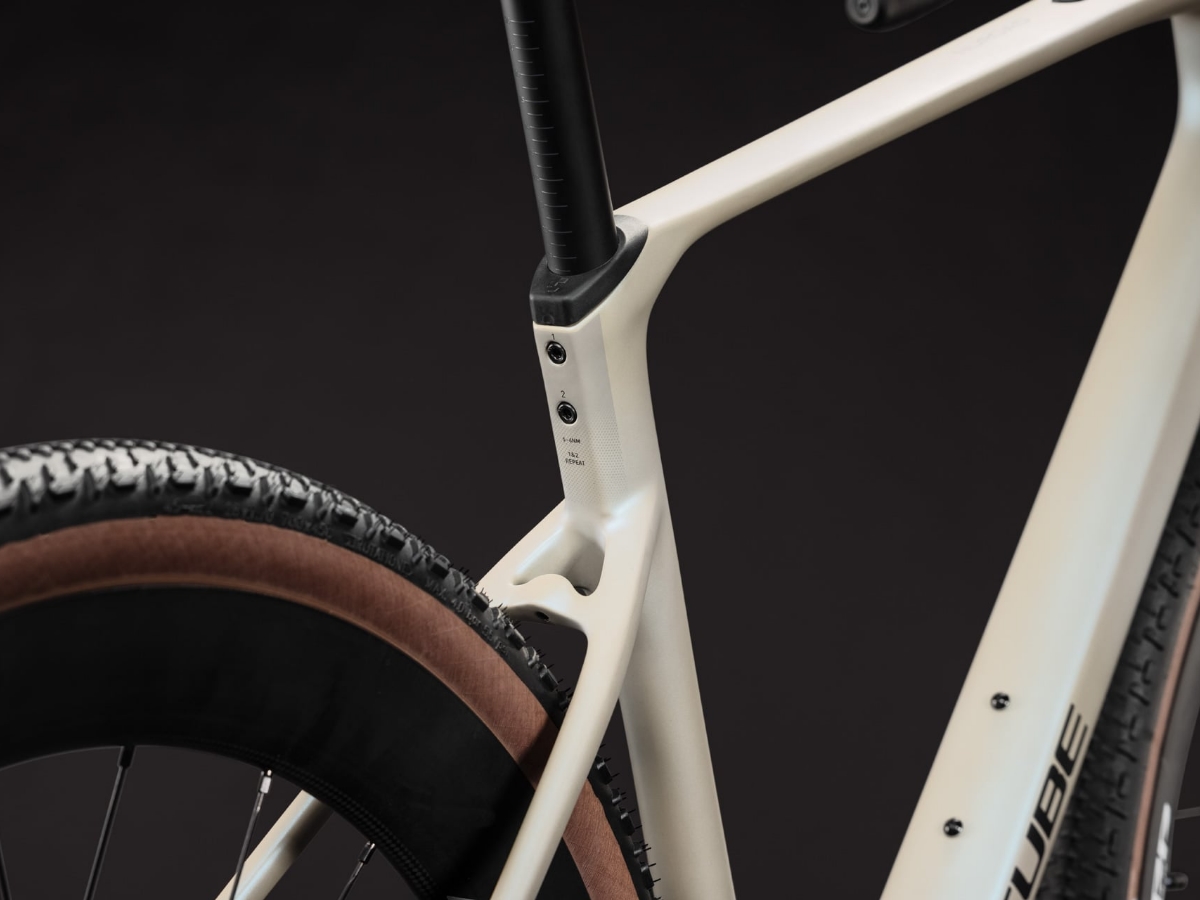 Cube Nuroad C:62 SLX glintsand´n´black 2027
