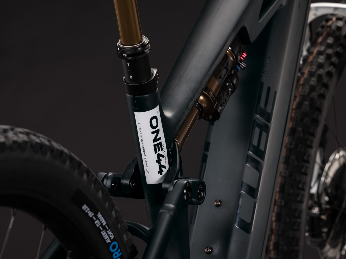 Cube Stereo Hybrid ONE44 HPC AT 800 carbon´n´white 2027