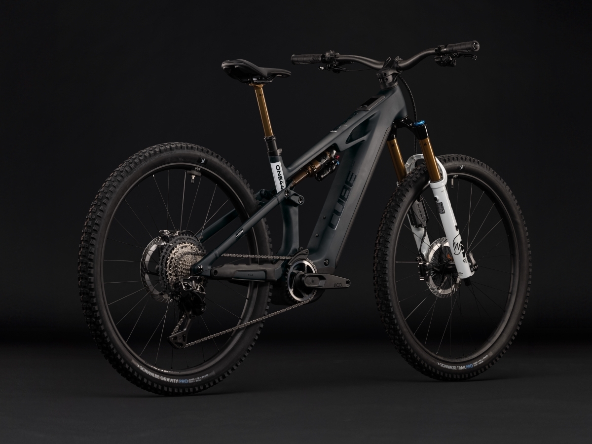 Cube Stereo Hybrid ONE44 HPC AT 800 carbon´n´white 2027