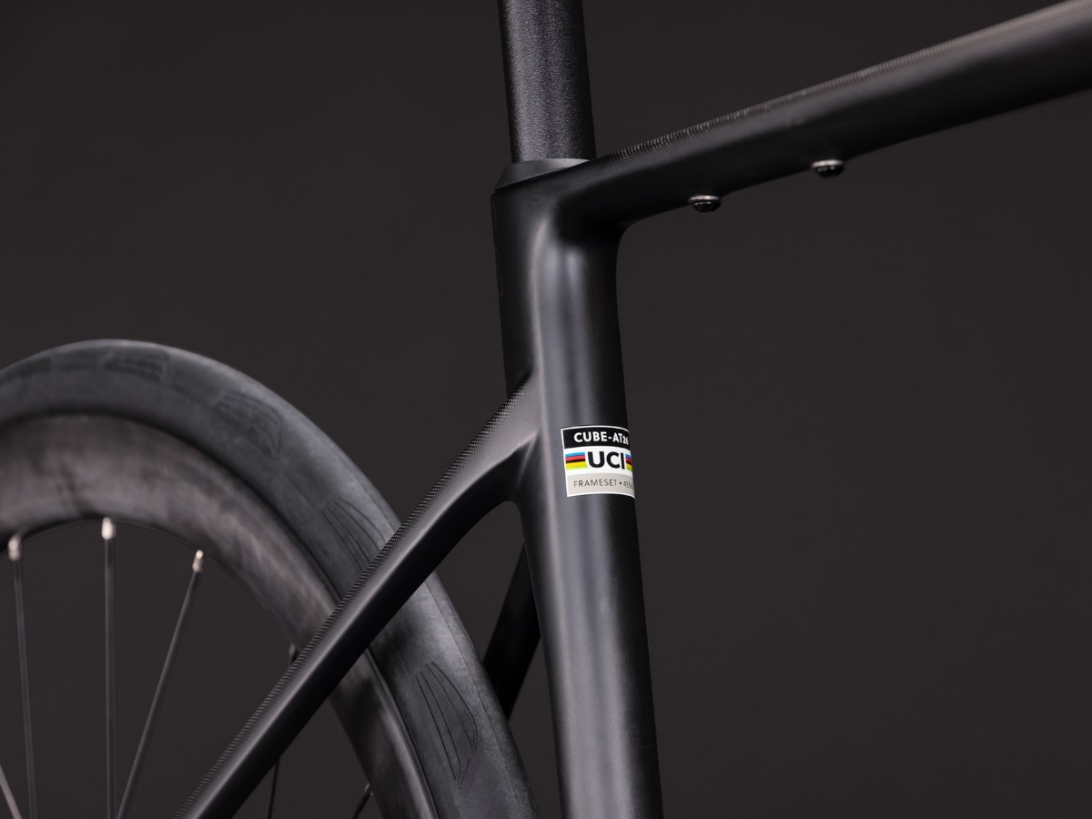 Cube Attain C:62 Race carbon´n´coalchrome 2027