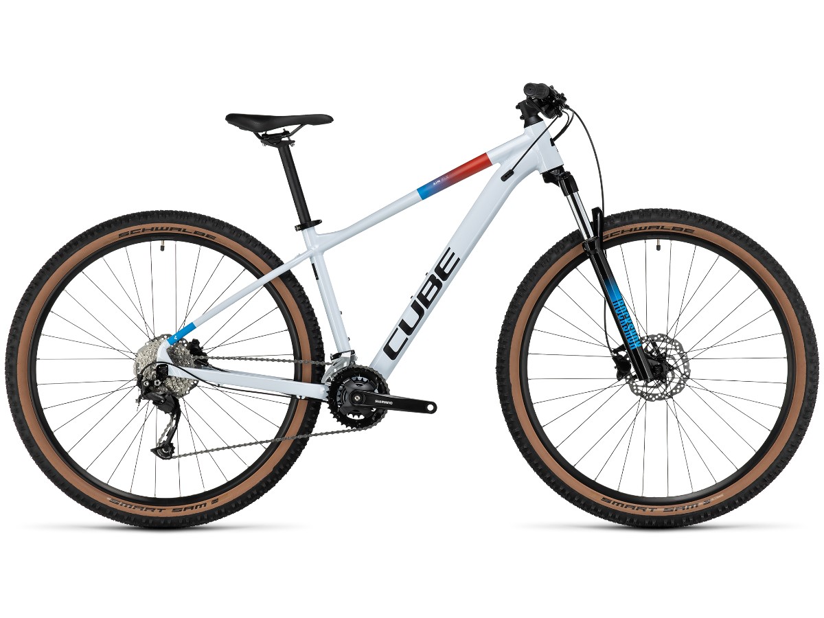 Cube Aim SLX white'n'blue'n'red 2023 bei Fahrrad Hoblik, Fahrrad-Spezialist aus Brand-Erbisdorf seit 1988, online kaufen Cube Aim SLX white'n'blue'n'red 2023 bei Fahrrad Hoblik, Fahrrad-Spezialist aus Brand-Erbisdorf seit 1988, online kaufen