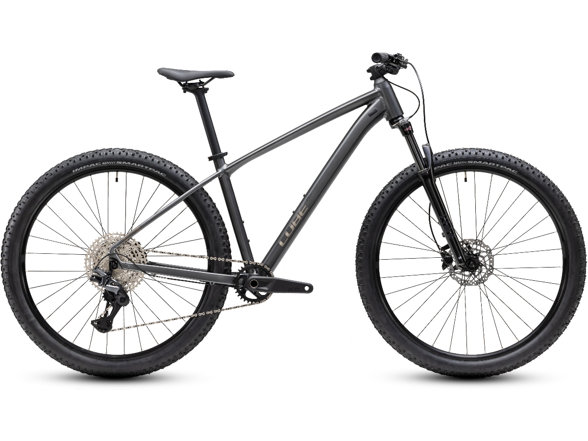 Cube Aim SLX slateblack´n´chrome 2027 bei Fahrrad Hoblik, Fahrrad-Spezialist aus Brand-Erbisdorf seit 1988, online kaufen